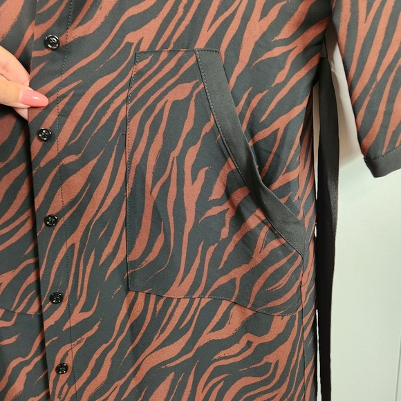 Joseph Ribkoff Brown Animal Print Midi Dress Long Sleeve Pockets Duster Size 4 - Picture 10 of 14